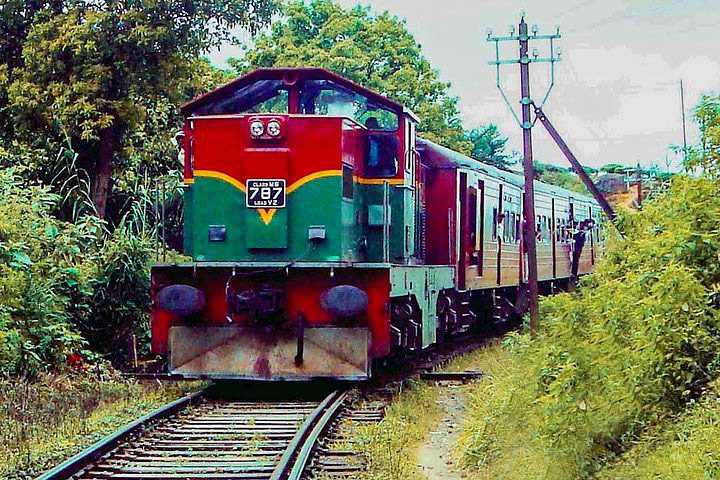 උඩරට මාර්ගයේ දුම්රිය ගමනාගමනය තවදුරටත් සීමා වෙයි