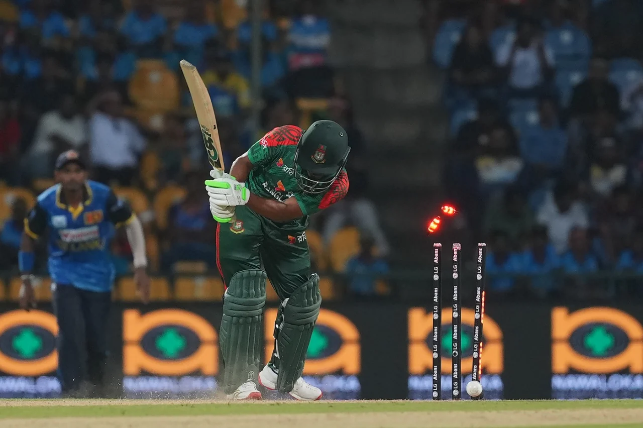 බංග්ලාදේශ කණ්ඩායම සමඟ පැවැති එක්දින තරඟාවලියේ ජය ශ්රී ලංකාවට