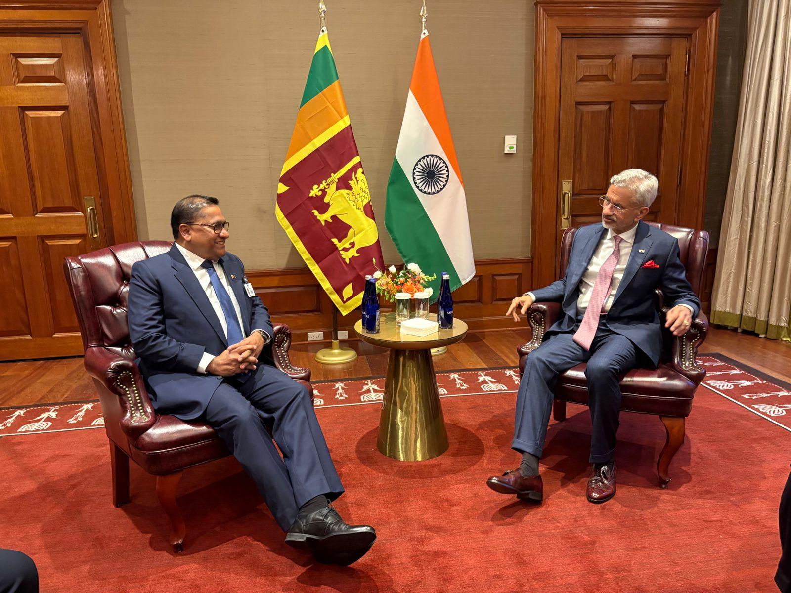 ඇමති විජිත සහ ඉන්දීය විදේශ ඇමති අතර හමුවක්