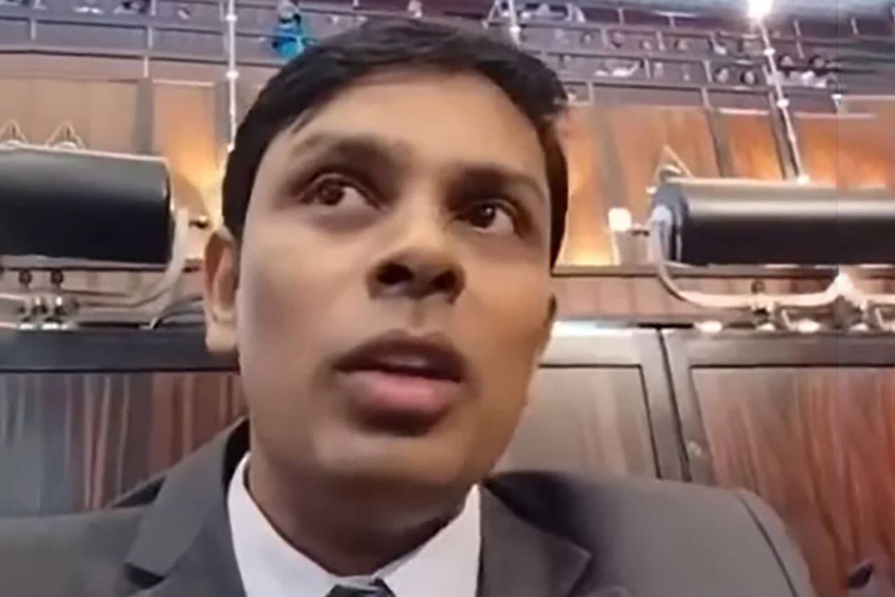 අර්චුනා පොලිස් අත්අඩංගුවට