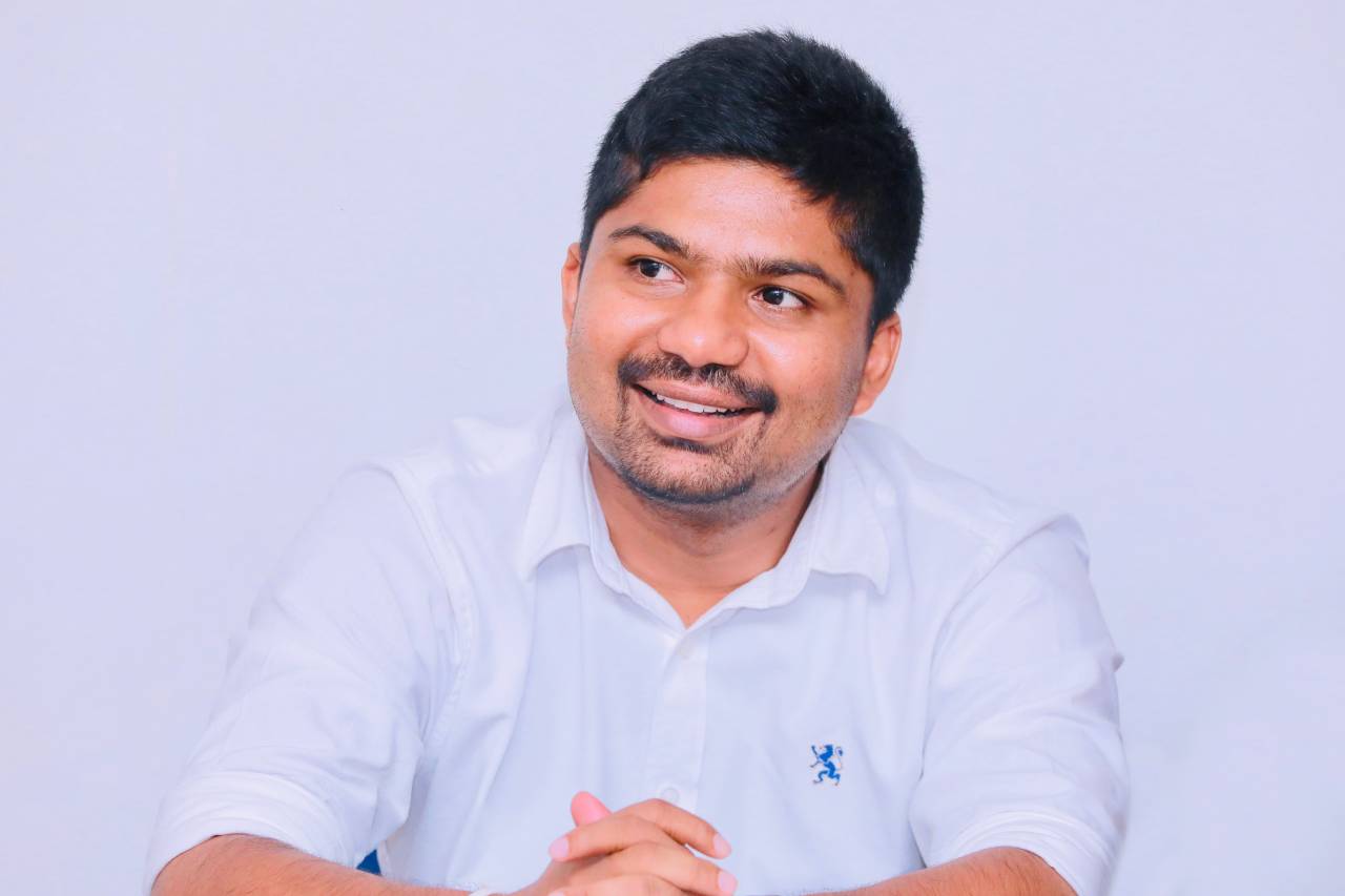 DV චානක ප්රසිද්ධ ගුවන් විදුලි නාලිකාවකින් රුපියල් බිලියනයක වන්දියක් ඉල්ලයි