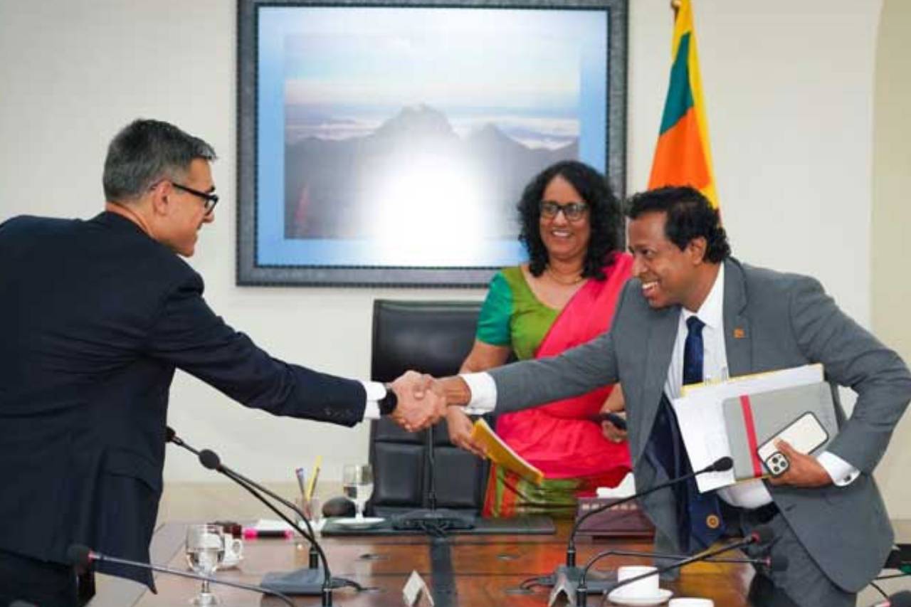 IMF ප්රධානීන් සහ අග්රාමාත්යවරිය අතර හමුවක්