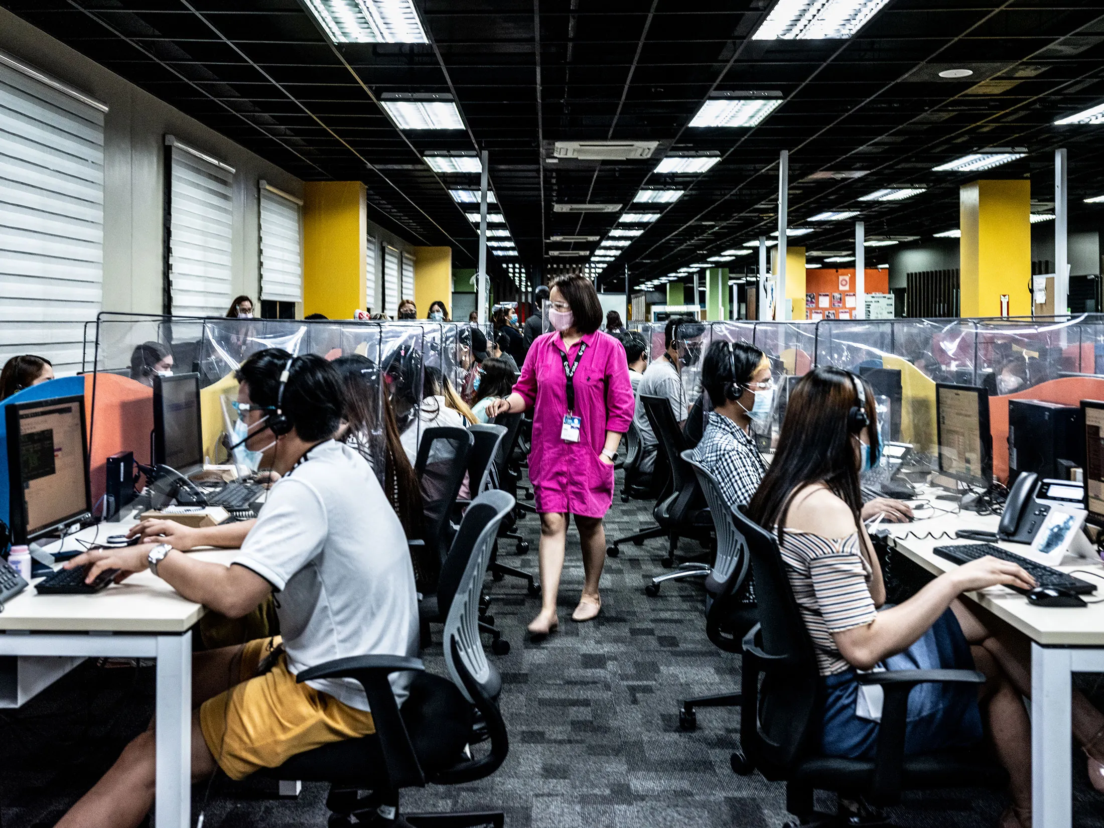 AI Chatbots Disrupt India’s Call-Center Industry
