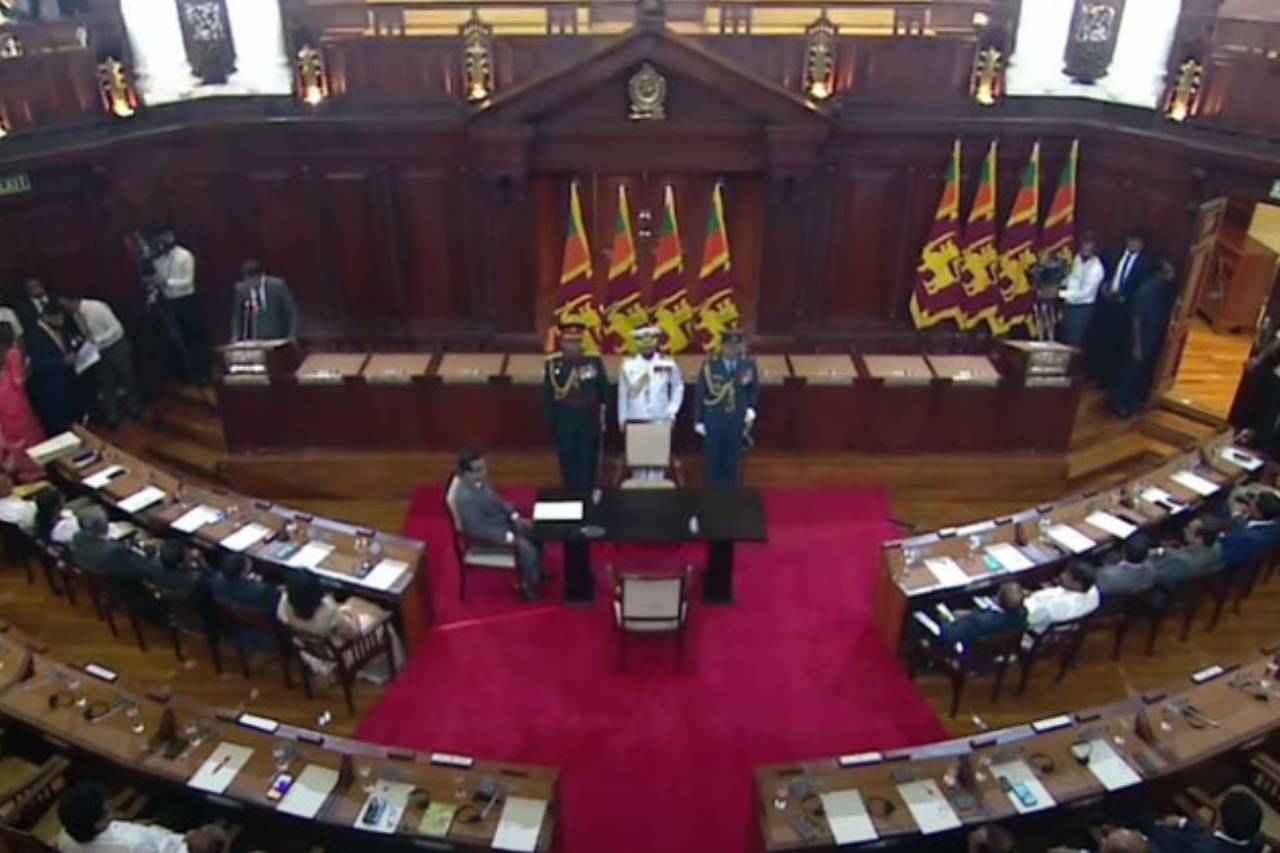 BREAKING – කැබිනට් ඇමතිවරුන් තිදෙනෙක් සහ නියෝජ්ය අමාත්යවරුන් කිහිපදෙනෙක් දිවුරුම් දෙයි