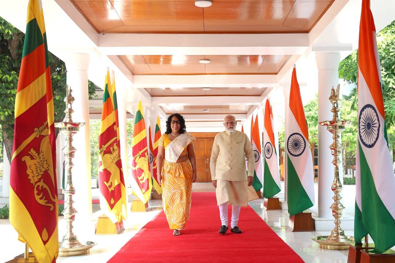 අගමැති හරිනි ඉන්දීය අගමැති මෝදි හමුවෙයි