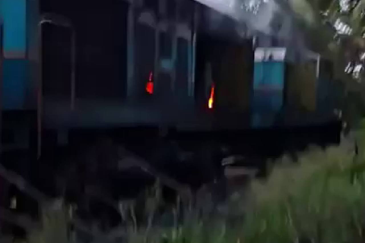 රජරට රැජින ගිනි ගනී