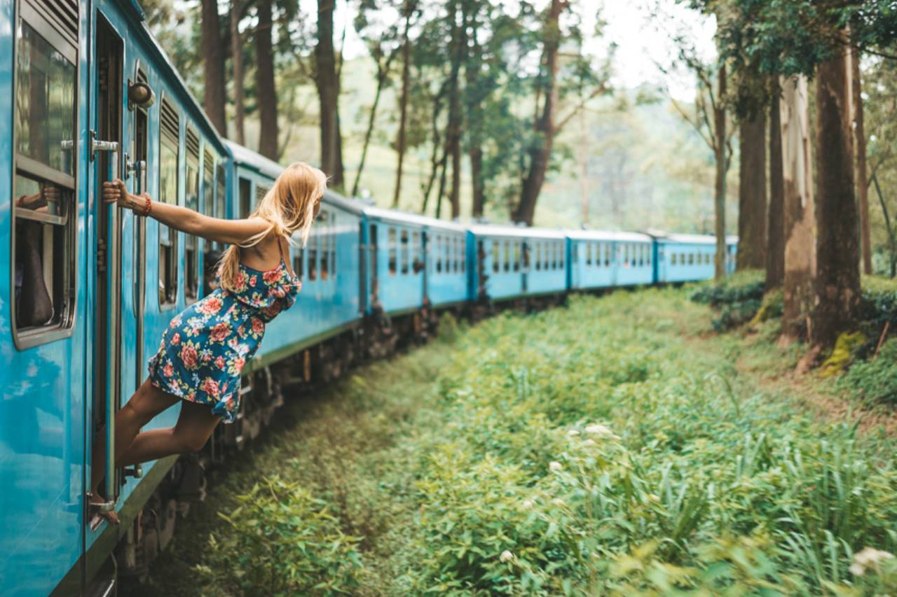 සංචාරකයින් ලක්ෂ 18ක් මෙරටට ඇවිත්
