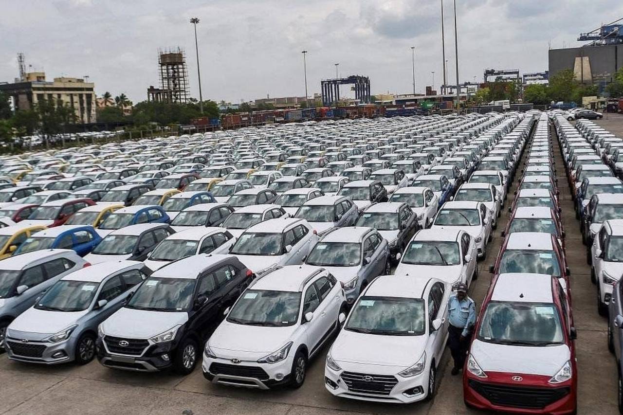 රේගුවේ සිරවී ඇති වාහන නිදහස් කිරීම සඳහා නව කොන්දේසි ඇතුළත් ගැසට් නිවේදනයක්