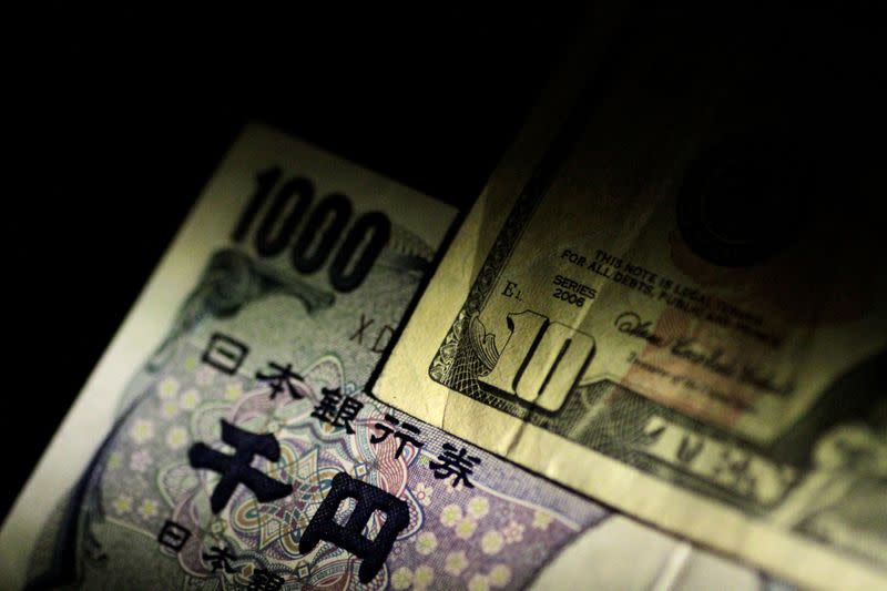 Japanese yen hits record low against euro amid cautious rate stance from Prime Minister Kishida