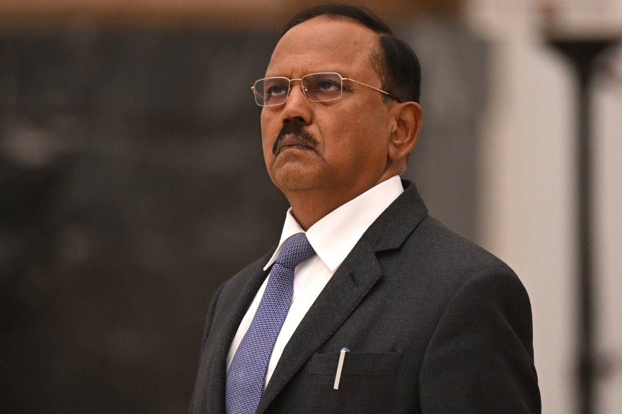 ආණ්ඩු පෙරළි ගැන අජිත් දොවාල්ගෙන් අමුතු කතාවක්