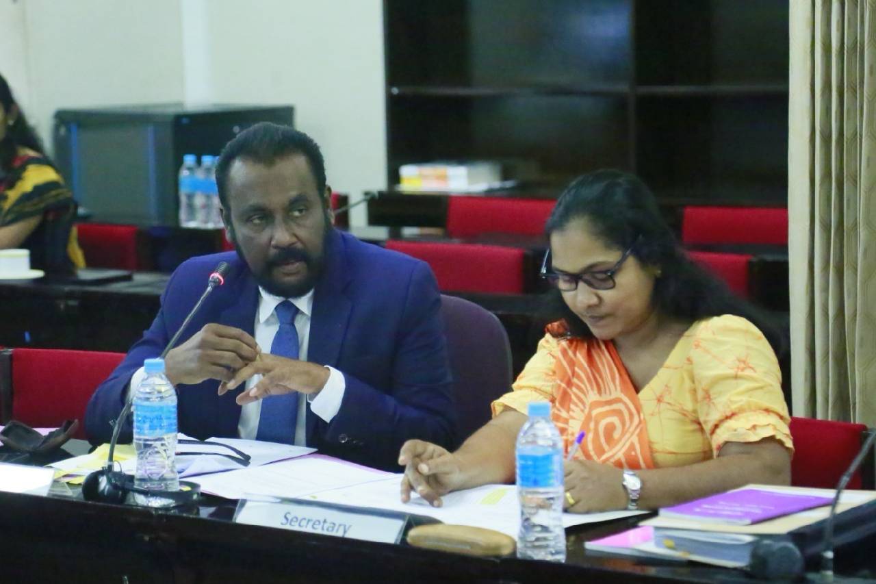 ශ්‍රී ලංකාවේ සියලු ඉඩම් කඩිනමින් මිනුම් කර සිතියම් ගත කිරීමට කාරක සභාවේ අවධානය