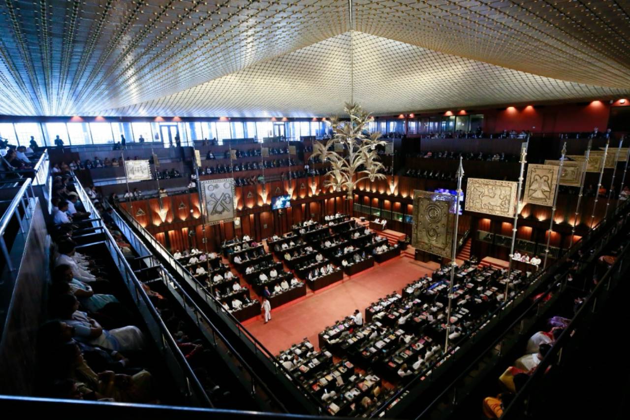 මැති සබේ ගැටළුව ගැන තානාපති කාර්යාලවලත් අවධානය