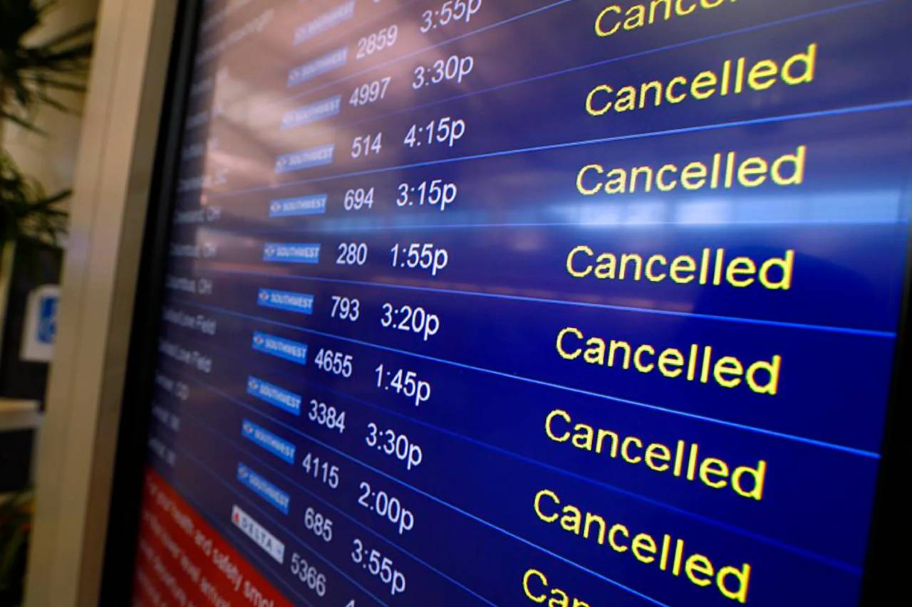 අමෙරිකාවේ ගුවන් ගමන් වාර 5,000ක් අවලංගු වෙයි