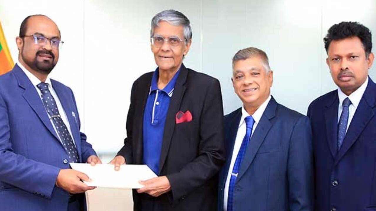 ජාතික විදුලි ප්රතිපත්ති කෙටුම්පත බලශක්ති අමාත්යවරයා වෙත පිළිගන්වයි