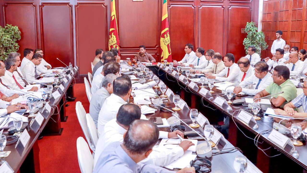 නිවාස පිරිසිදුවට හා ගෘහ උපකරණ ගැනීමේ දීමනාව 31ට කළින් ලබා දෙන්න – ජනපති