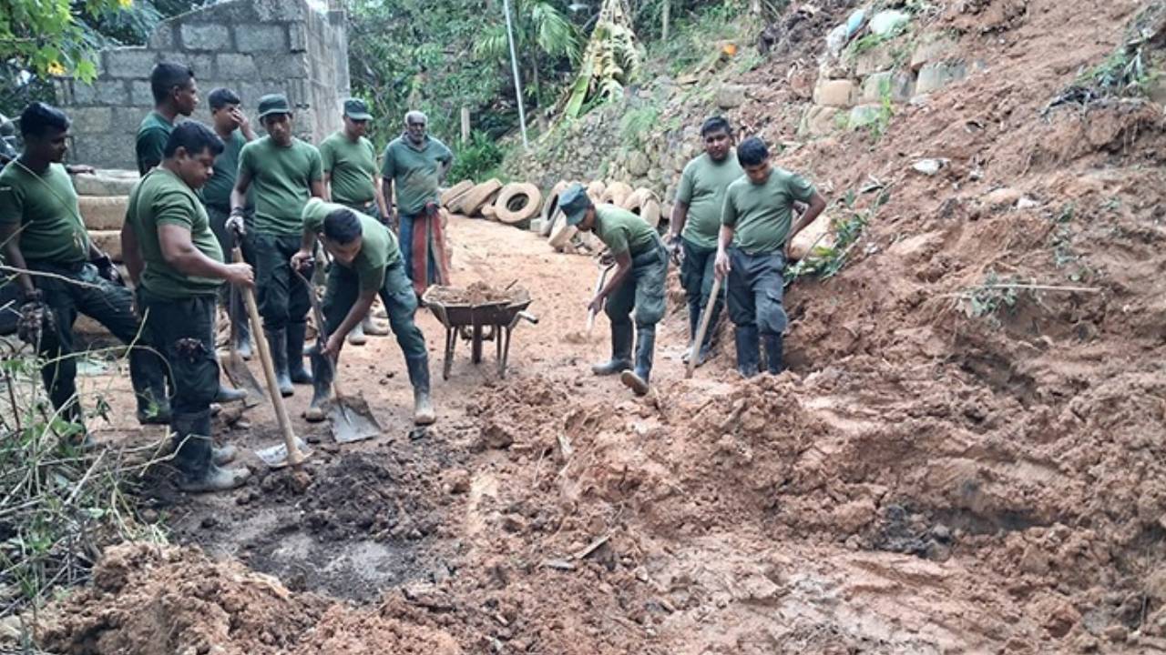 ත්රිවිධ හමුදාවේ 28,500ක් ආපදා සහන මෙහෙයුම්වල