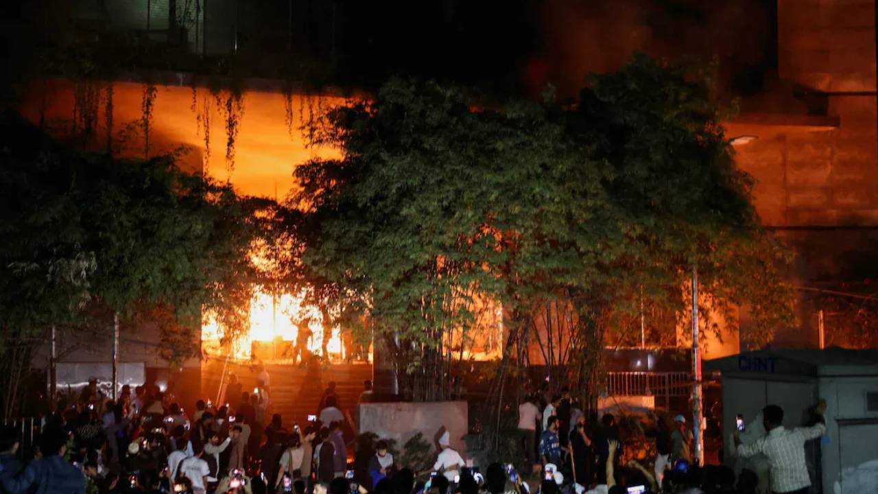 හාඩිගේ ඝාතනය සමඟ බංග්ලාදේශය නැවත ඇවිලෙයි