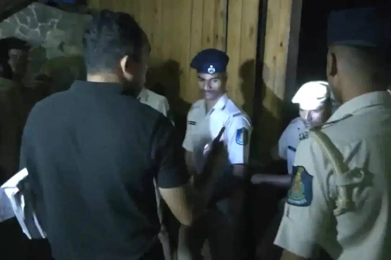 ඉන්දියාවේ සමාජ ශාලාවක ඇති වූ ගින්නකින් පුද්ගලයින් 23ක් මරුට