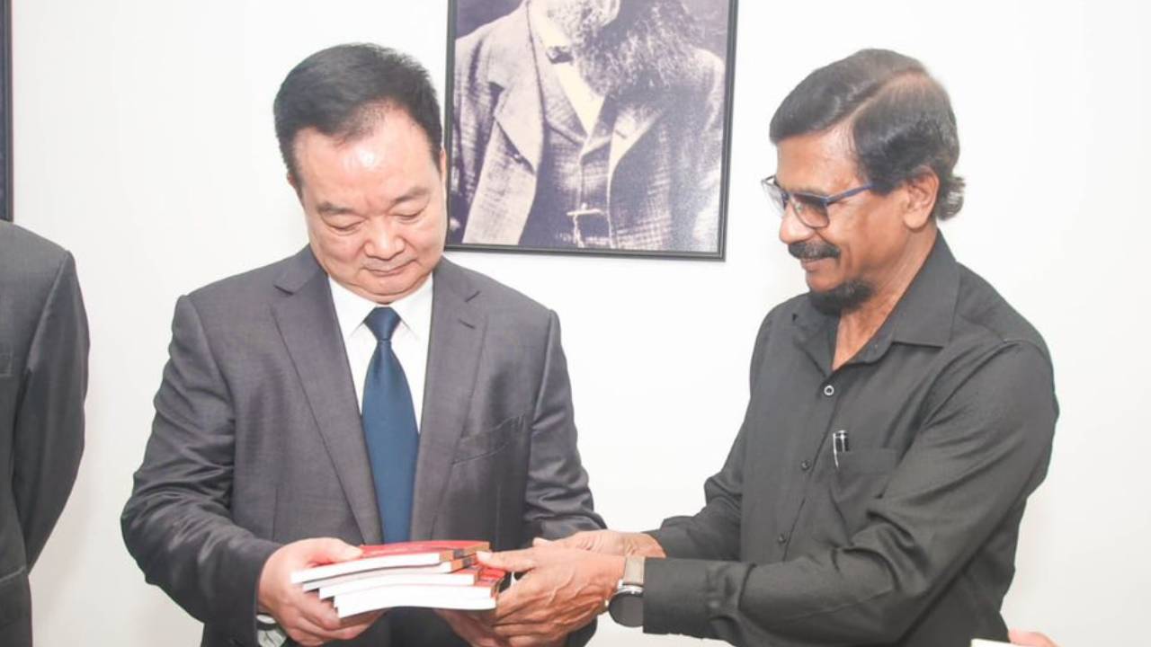 චීන කොමියුනිස්ට් දූත පිරිස ටිල්වින් හමුවෙයි
