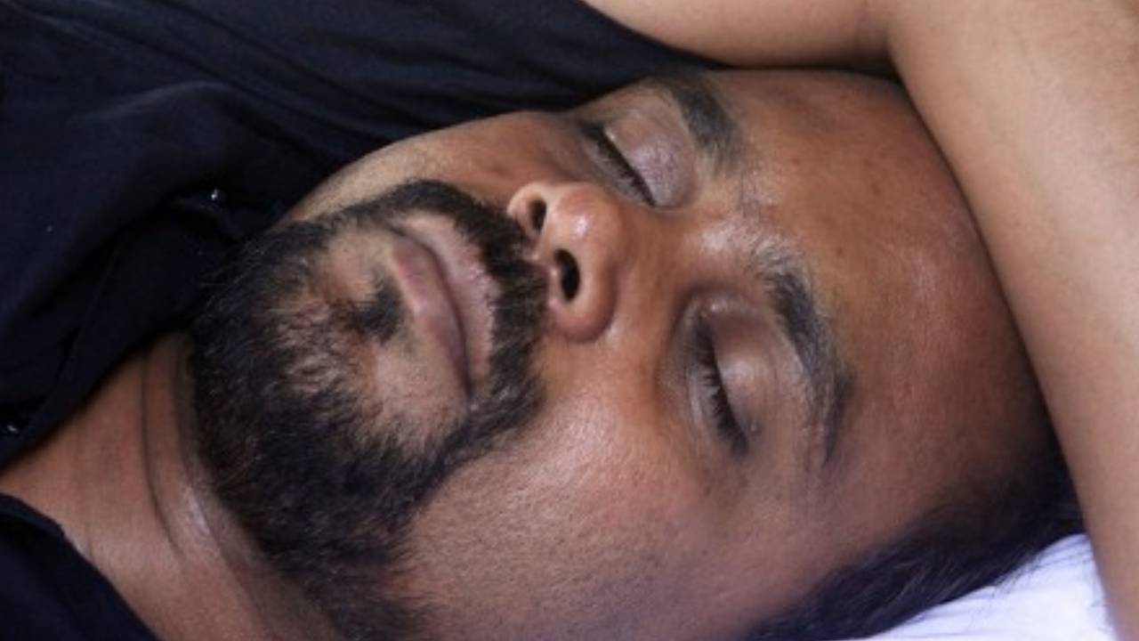 හරිනිට අධ්යාපන ඇමති ධුරයෙන් ඉල්ලා අස්වන ලෙස බල කරමින් විමල්ගෙන් උපවාසයක්