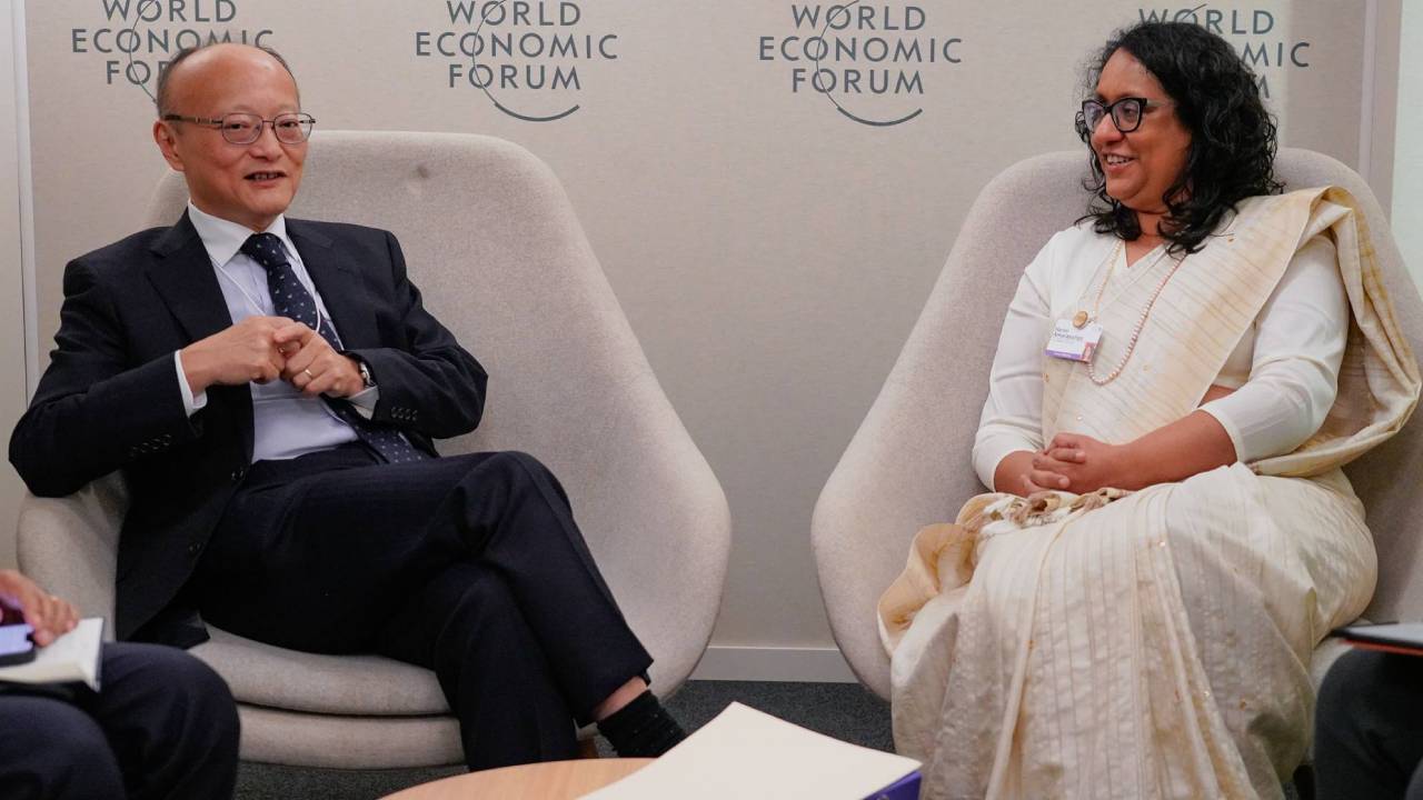 අග්‍රාමාත්‍යවරිය ස්විස්ටර්ලන්තයේ දී ABD සභාපති හමුවෙයි
