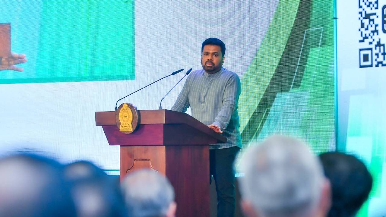 මොන ව්යසනය හමුවේ වුවත් න්යාය පත්රයන් හකුලන්නේ නැහැ – ජනපති