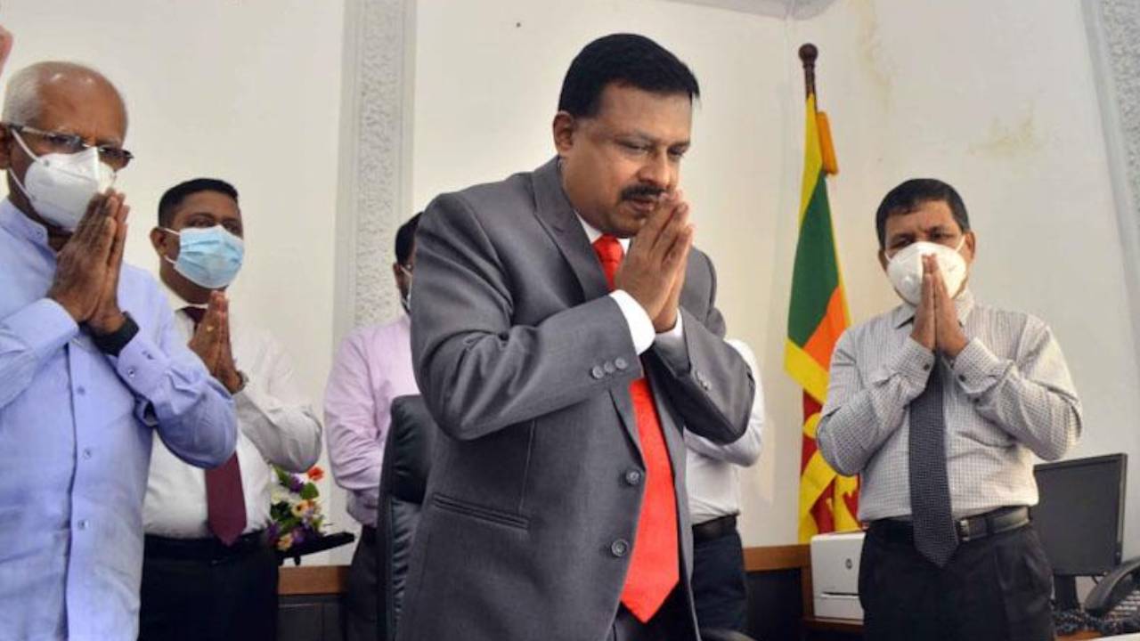 අනූෂ පැල්පිට අල්ලස් කොමිසමේ අත්අඩංගුවට