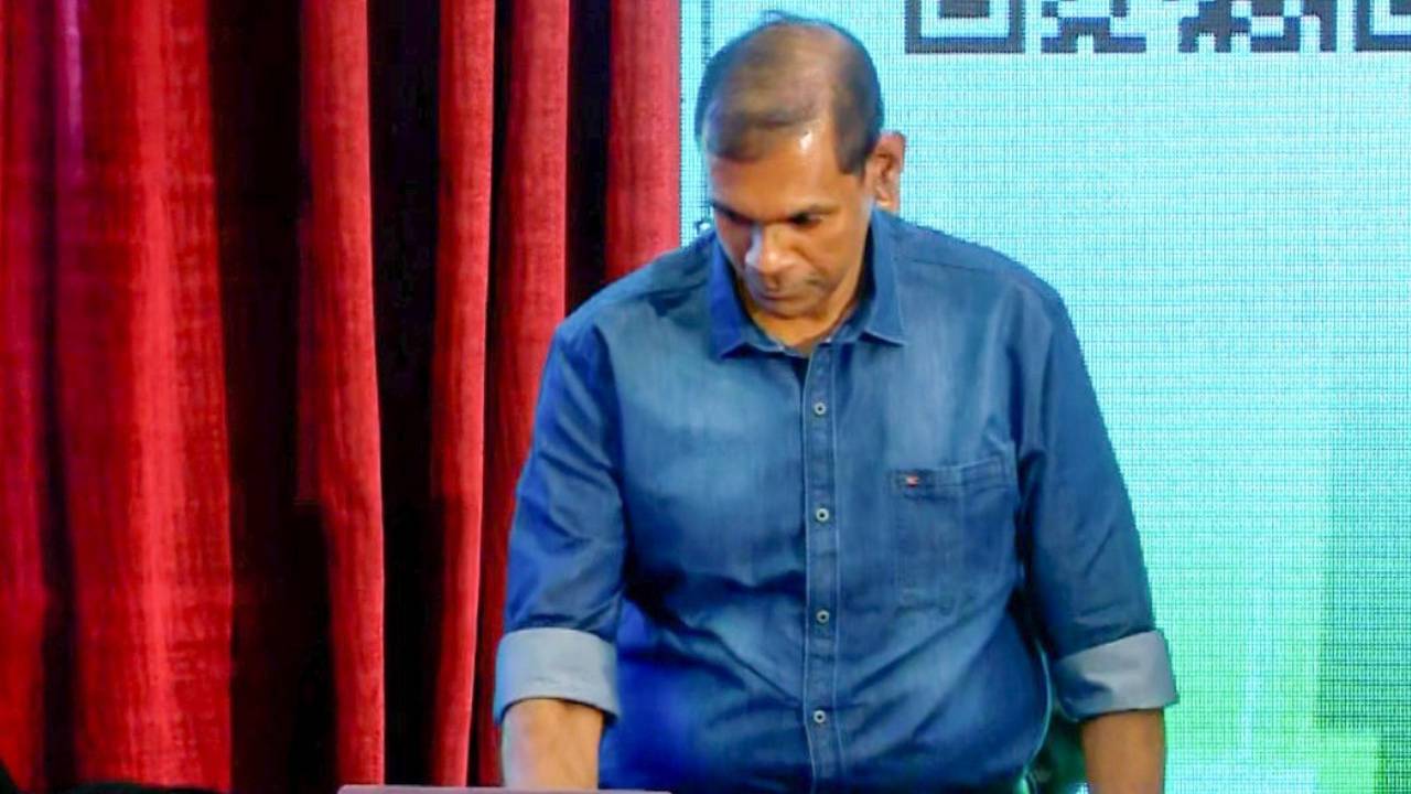 ආපදාවෙන් පීඩාවට පත්වූ ජනතාවට තමන්ගේ දේ දුන් මිනිසුන්