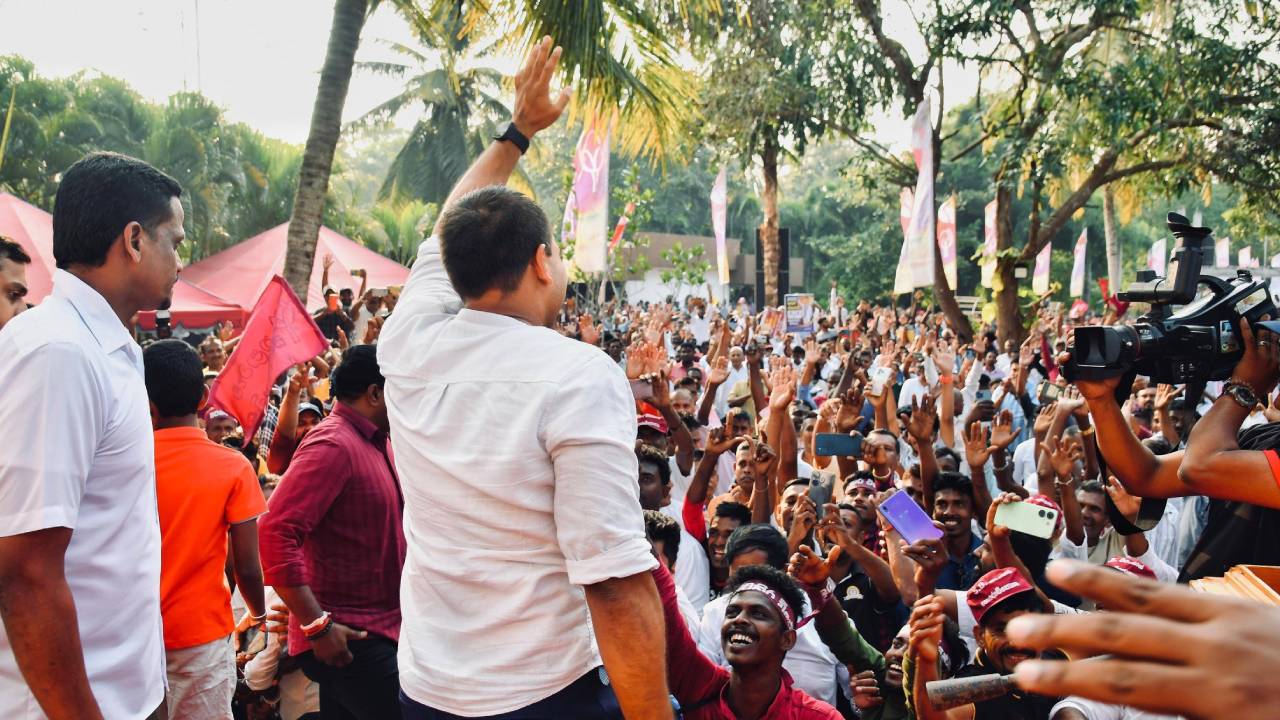 පොහොට්ටුවේ රැළිය නිසා උසස් පෙළ විභාගය දරුවන්ට බාධා
