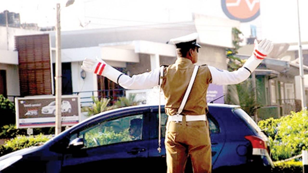 රථවාහන නීති කඩන අයට දඩ ලකුණු ලබාදීම ගැන පොලීසියෙන් පැහැදිළි කිරීමක්