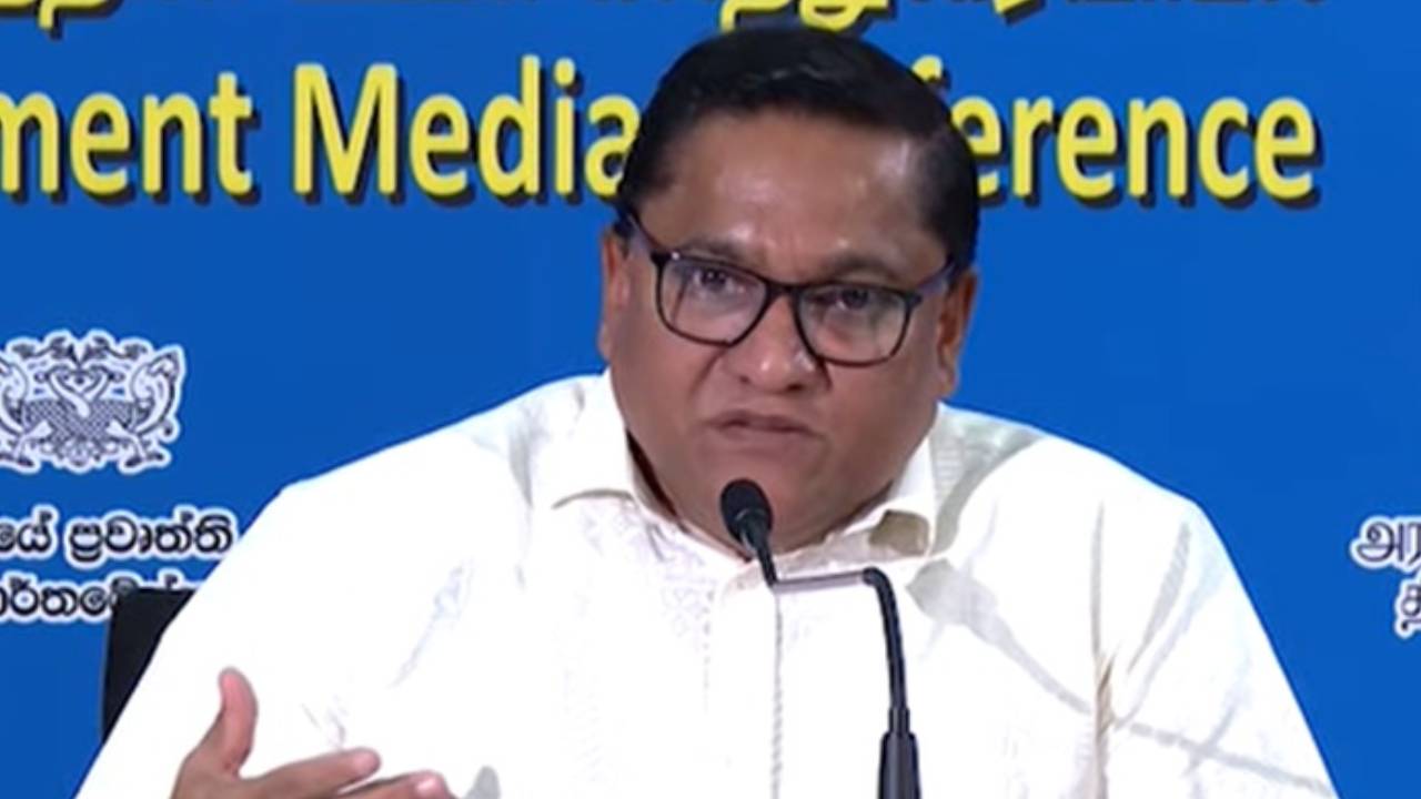 ආනයනය කළ ගල් අඟුරු බාල මට්ටමක තිබුණු බව පිළිගන්නවා – අමාත්‍ය විජිත හේරත්