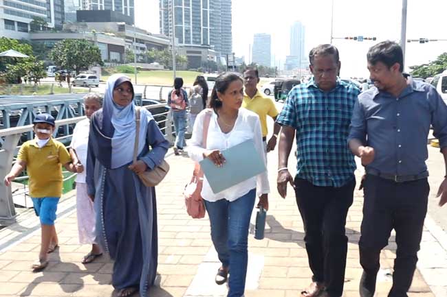 අමරකීර්ති නඩුවේ විත්තිකරුවන්ගේ ඥාතීන් හදිසියේම ජනාධිපති ලේකම් කාර්යාලයට
