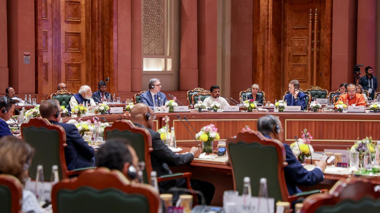 ජනපති අනුර AI රාජ්‍ය නායක සමුළුව අමතයි