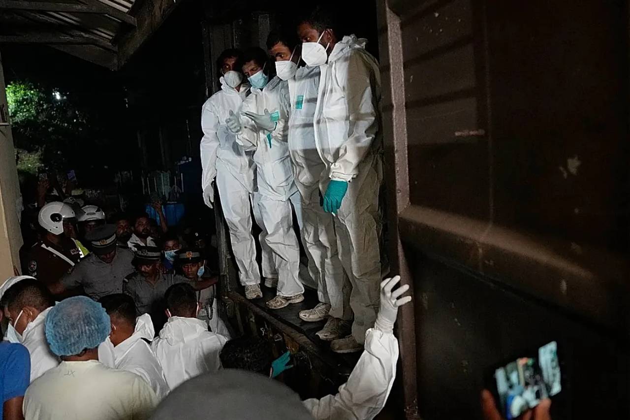 ඉරාන නාවිකයන්ගේ මළ සිරුරු මත්තල හරහා ඉරානයට