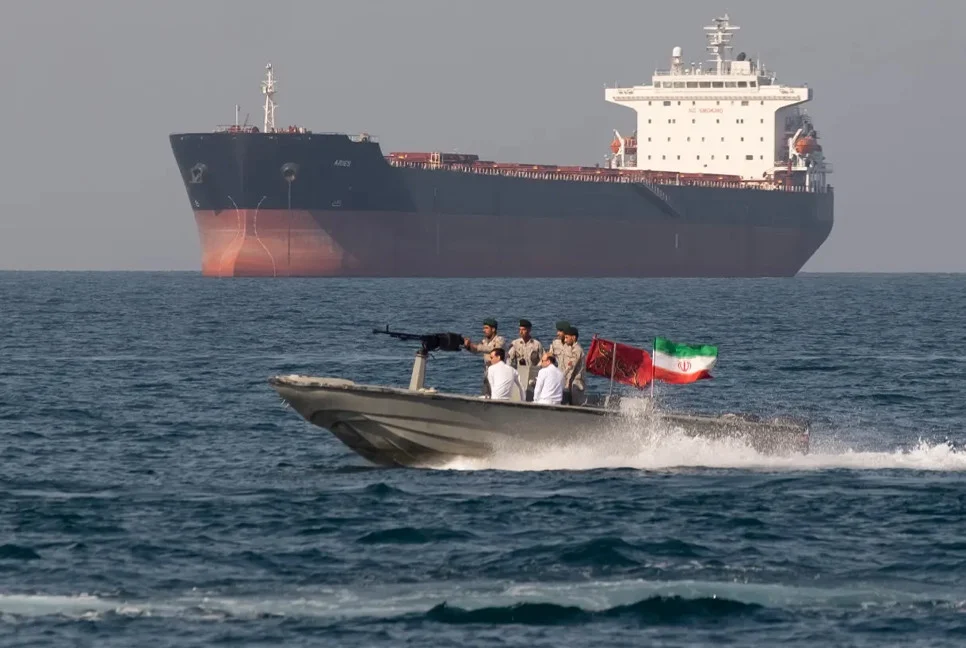 Iran Threatens to Target Ships Near Strait of Hormuz 