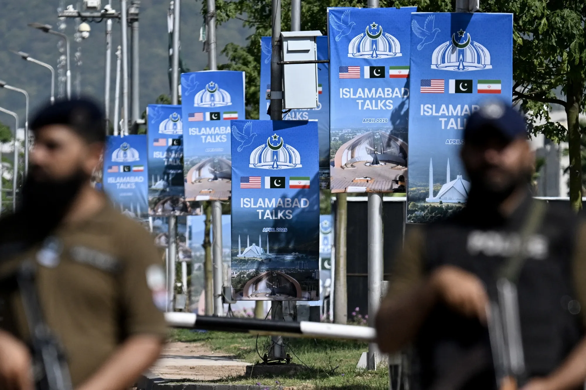 Iran Peace Talks at Risk as Ceasefire Deadline Looms 