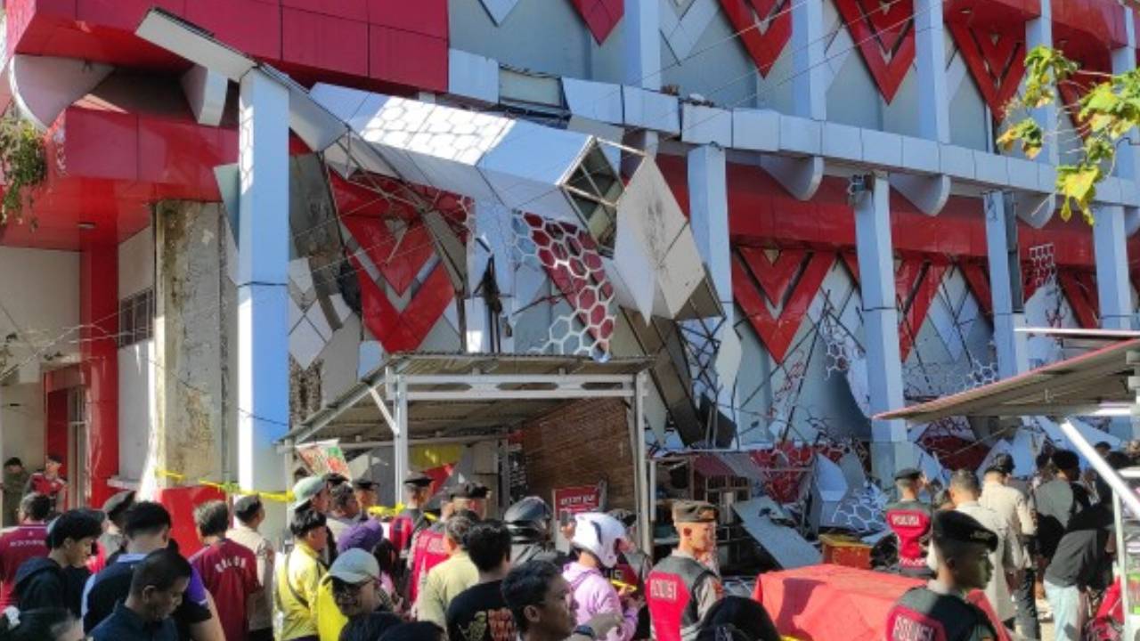 ඉන්දුනීසියාවේ භූකම්පාවෙන් කාන්තාවක් ජීවිතක්ෂයට