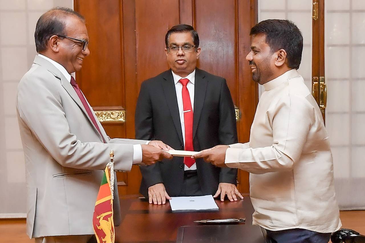 අනුර කරුණාතිලක බලශක්ති අමාත්‍යවරයා ලෙස දිවුරුම් දෙයි