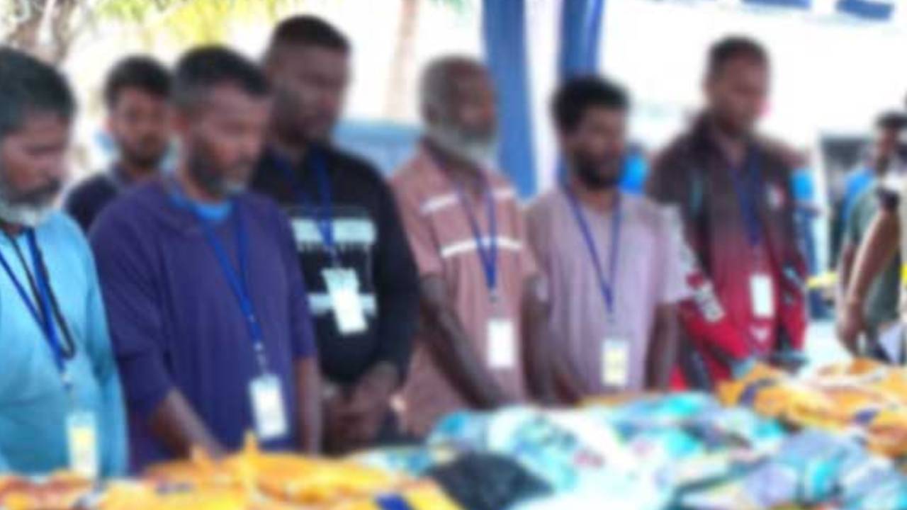 දික්ඕවිටට ගෙන ආ ධීවර යාත්‍රාවෙන් හෙරොයින් කිලෝ 300කට අධික ප්‍රමාණයක් සොයා ගනී