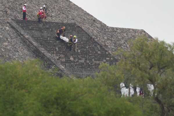 Gunman Opens Fire at Mexican Pyramids