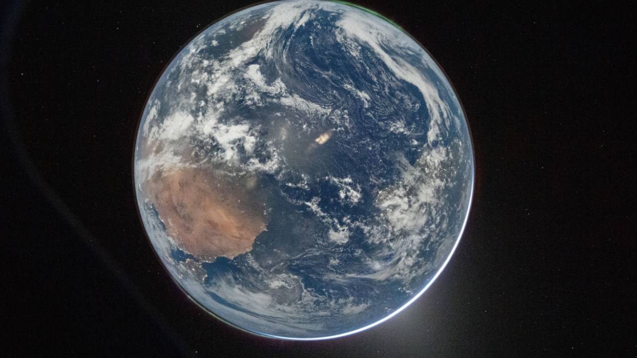 සඳට ගිය ගඟනගාමීන් ලබාගත් පෘථිවියේ නවතම ඡායාරූපය