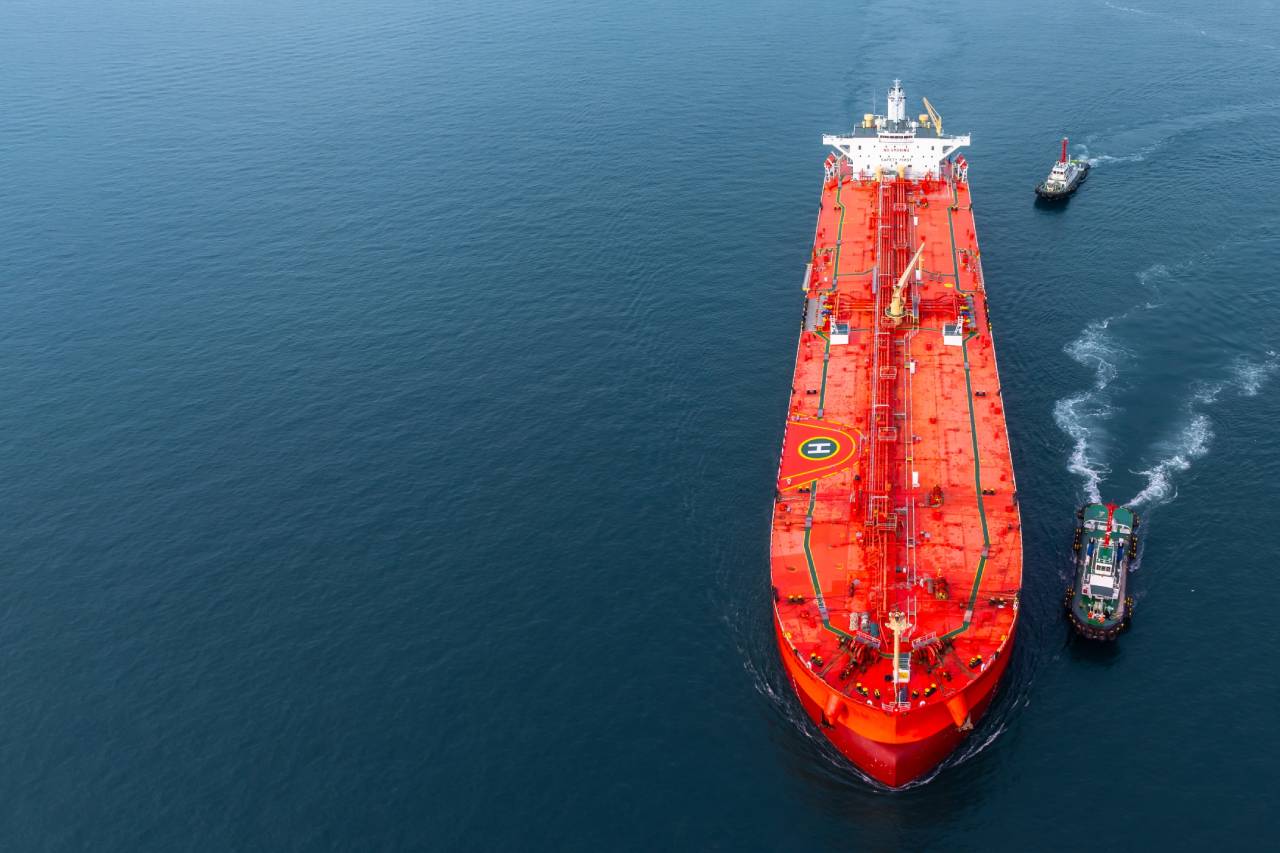 ශ්‍රී ලංකා මුහුදු සීමාවට ආසන්නයේ ඉරානය සමඟ සබඳතා දැක්වූ ඉන්ධන නැවක් අමෙරිකානු භාරයට