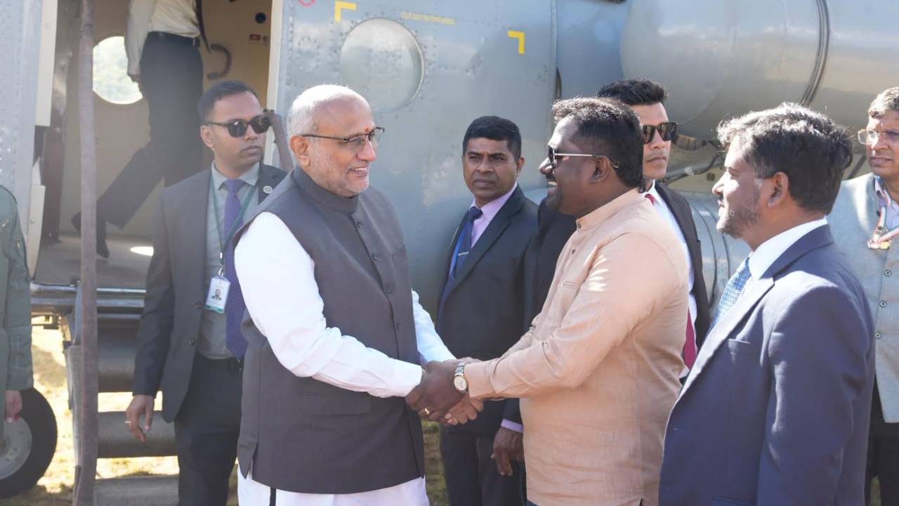 ඉන්දීය උප ජනපති නුවරඑළියේ සංචාරයක