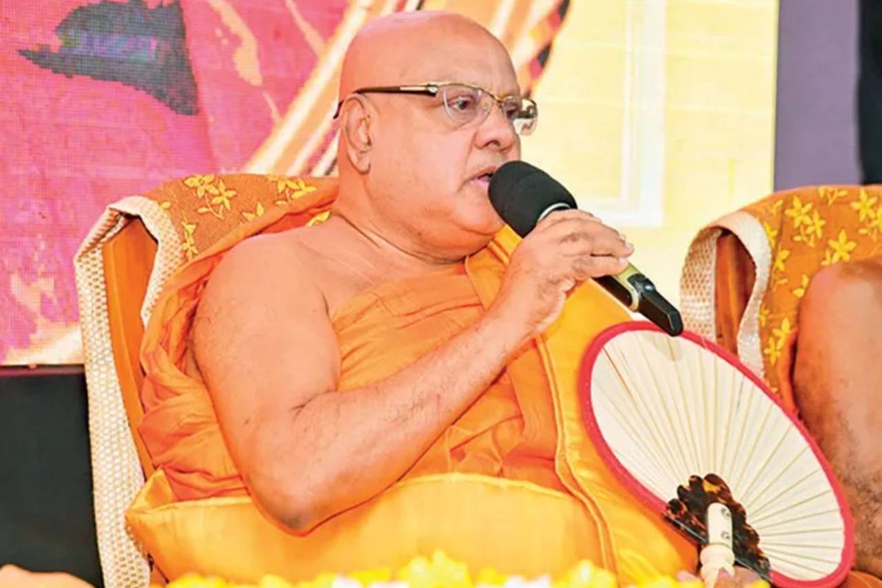 මැයි 30වනදාට වෙසක් දිනය කල් දැමුවේ දේශපාලන උවමනාවට – කොටපිටියේ රාහුල හිමි