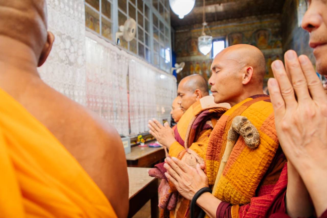 සාම පාගමන අත්තනගල්ල විහාරයට