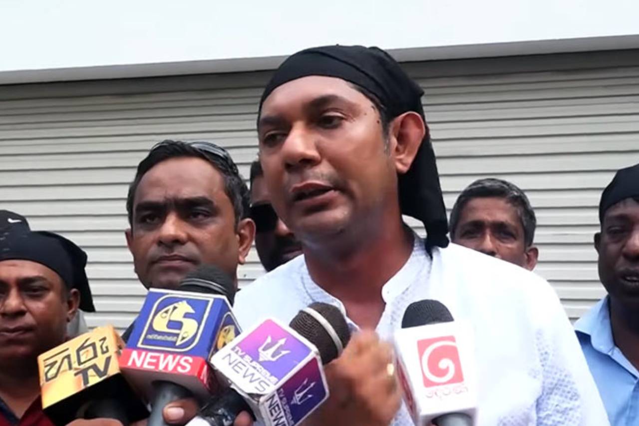 මුදල් ලේකම් ඉවත් කරන්න ගිය සුගීෂ්වරට ගොම ගහලා