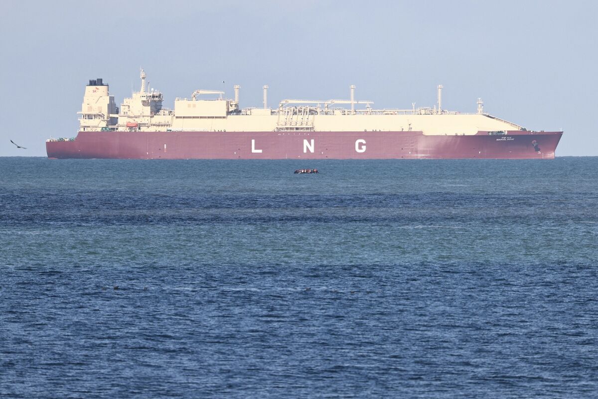 Middle East Oil & LNG Vessels Reroute via Hormuz