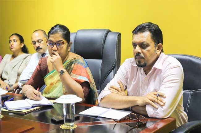 ඇමති පෝල්රාජ් සහ ළමා ආරක්ෂක අධිකාරියේ නිලධාරින් අතර විශේෂ සාකච්ඡාවක්