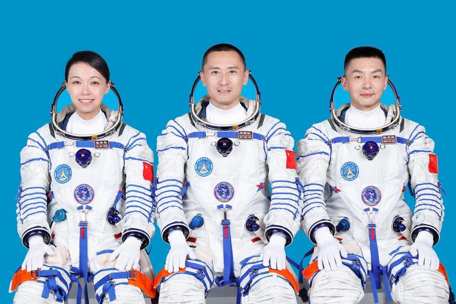 China Extends Astronaut’s Mission to One Year