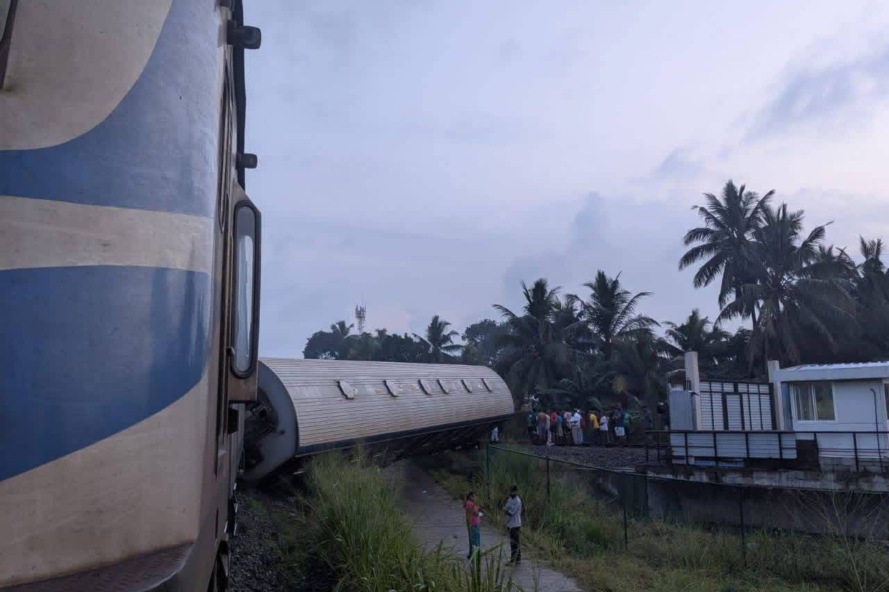 වනවාසල දුම්රිය අනතුරෙන් මගීන් 12කට තුවාල